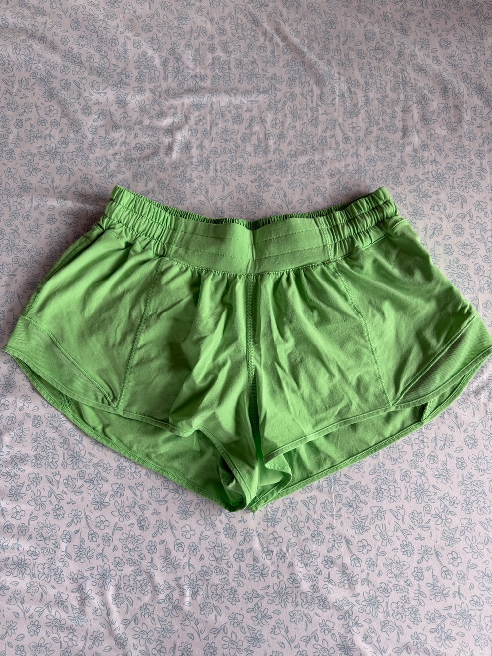 lululemon hotty hot shorts 2.5in